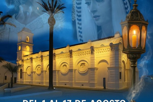 Cartel de la exposición Misterios de Andalucía en Conil de la Frontera, con imágenes de Cristo y Virgen, la iglesia iluminada y detalles cofrades.